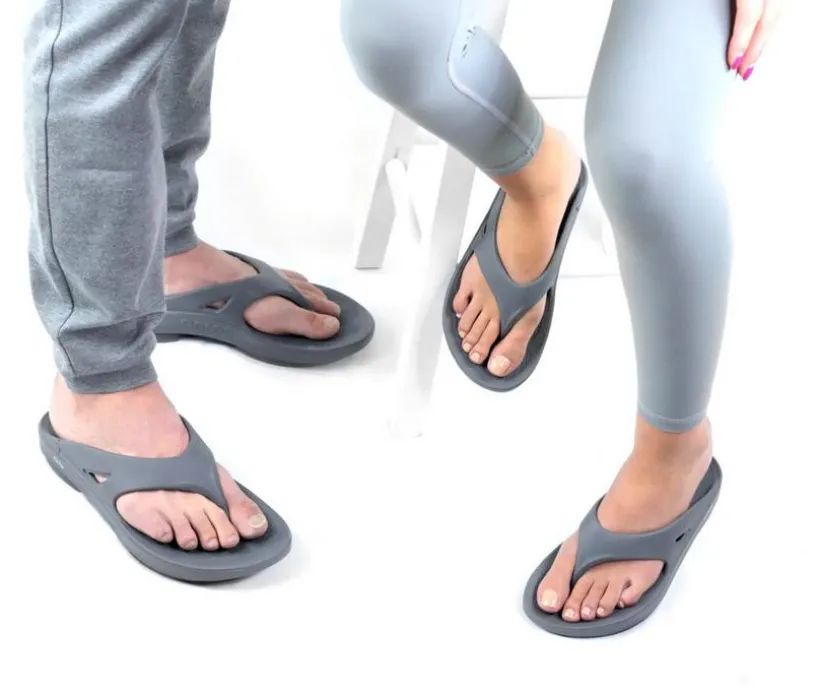 Adults' Oofos Ooriginal Thong Sandals