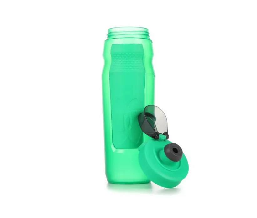 Under Armour 32oz Playmaker Squeeze