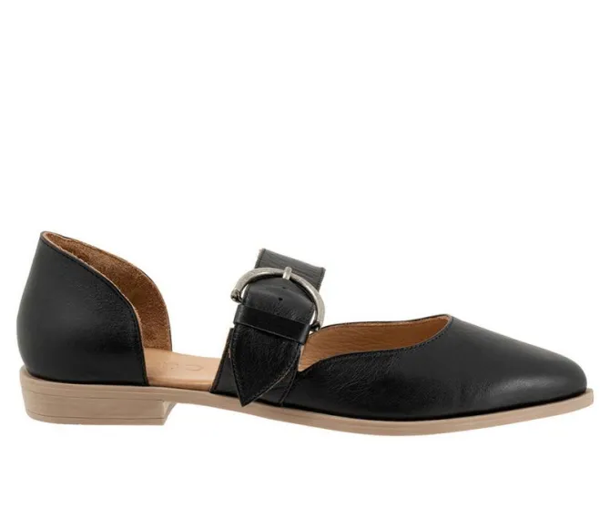 Women's Bueno Brittany Flats