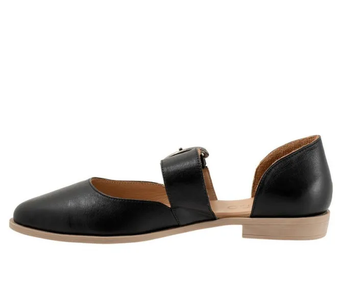 Women's Bueno Brittany Flats