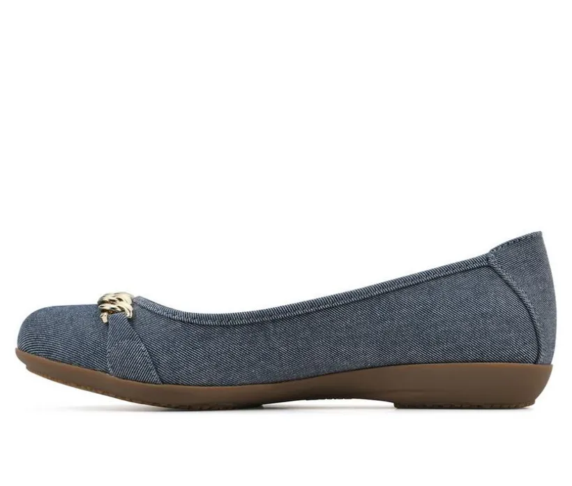 Women's Cliffs by White Mountain Charmed Flats