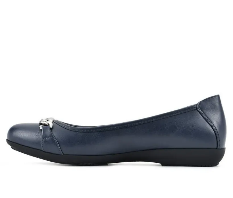 Women's Cliffs by White Mountain Charmed Flats