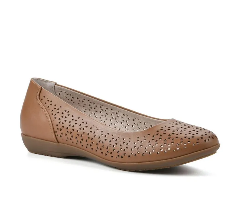 Women's Cliffs by White Mountain Cindy Flats