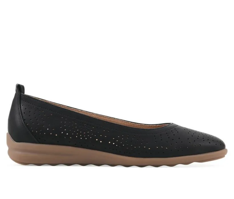 Women's Cliffs by White Mountain Cindy Flats