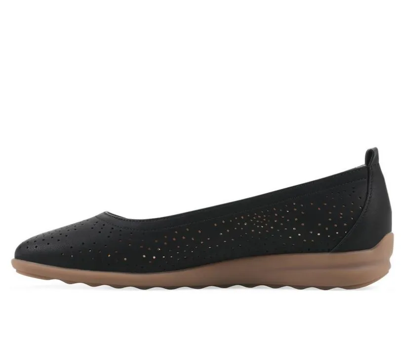 Women's Cliffs by White Mountain Cindy Flats