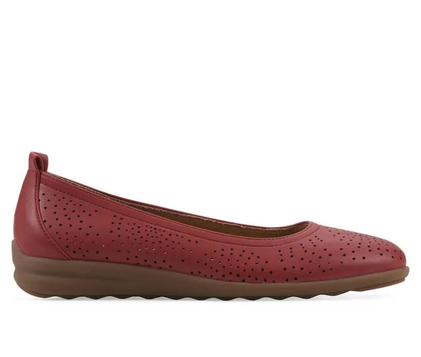 Women's Cliffs by White Mountain Cindy Flats