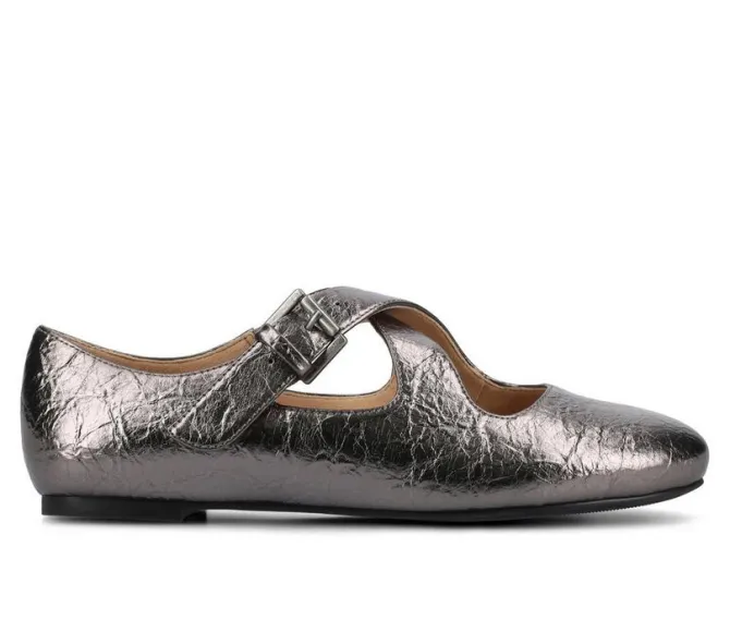 Women's Journee Collection Ivanna Flats