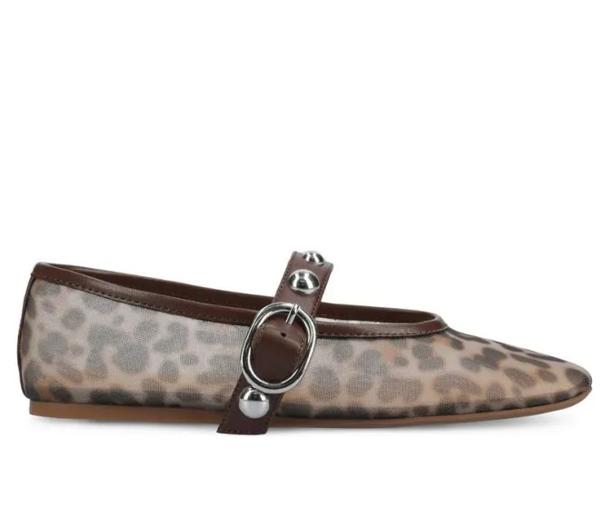 Women's Journee Collection Naveah Flats