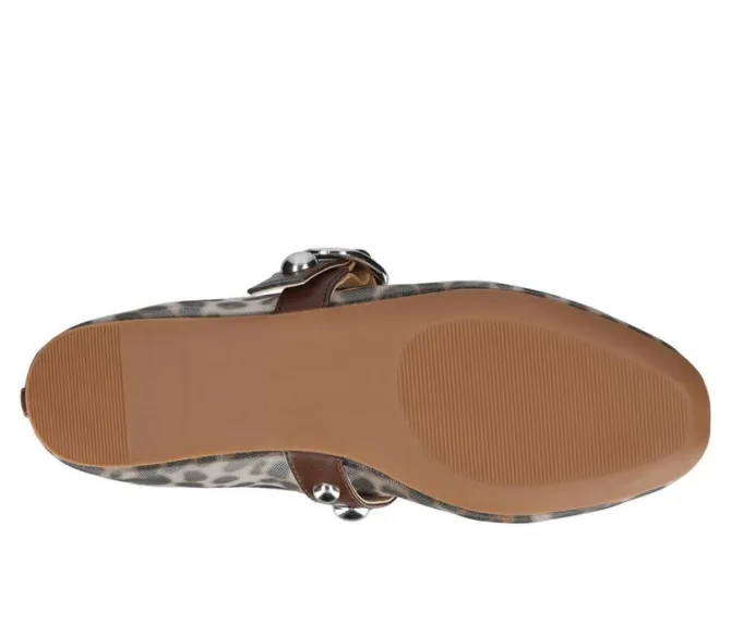 Women's Journee Collection Naveah Flats