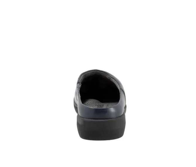 Women's Softwalk Andria Clogs