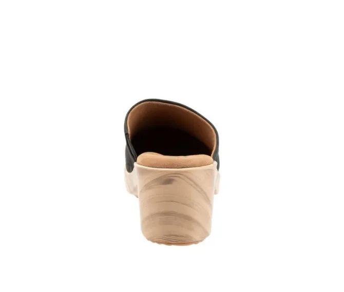 Women's Softwalk Felida Clogs