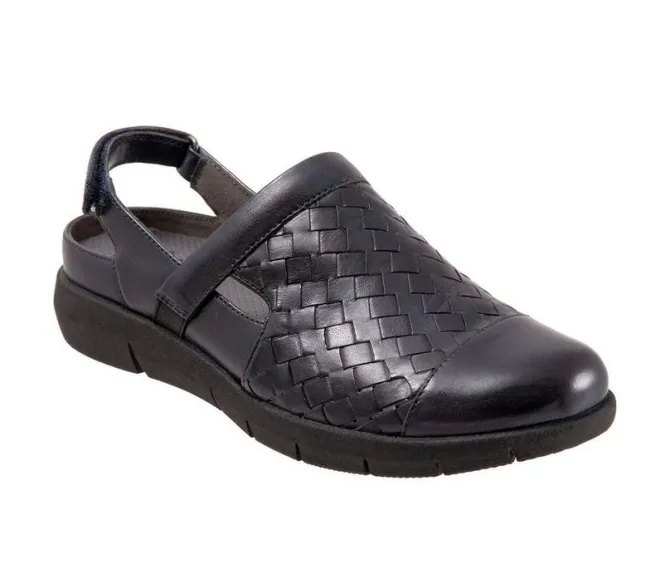 Women's Softwalk Salina Woven II Clog