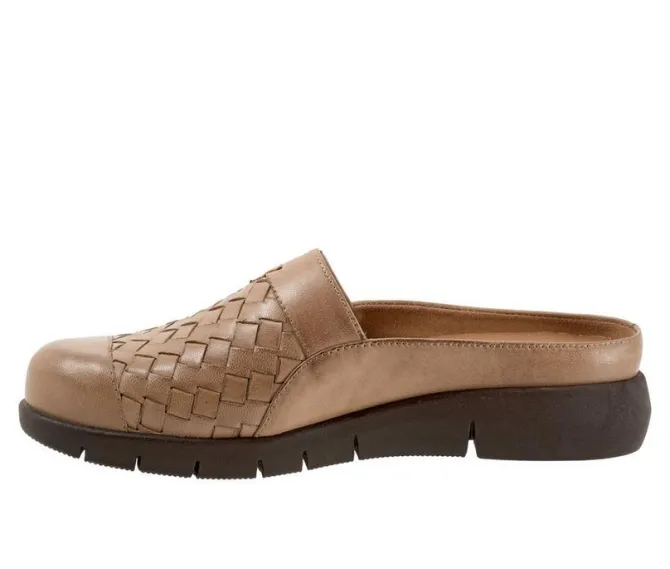 Women's Softwalk San Marcos II Clogs