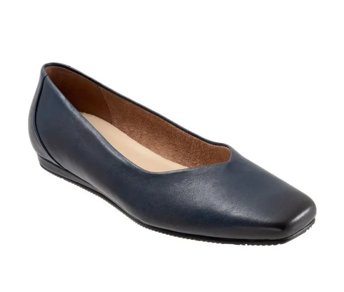 Women's Softwalk Vellore Flats