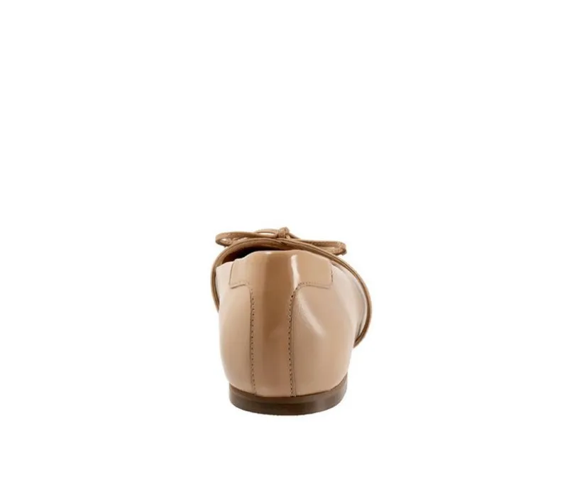 Women's Trotters Carissa Flats