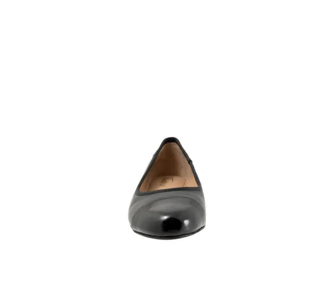 Women's Trotters Clara Flats