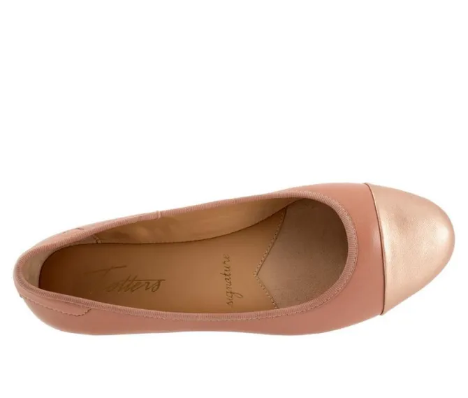 Women's Trotters Clara Flats