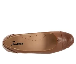 Women's Trotters Daisy Pumps