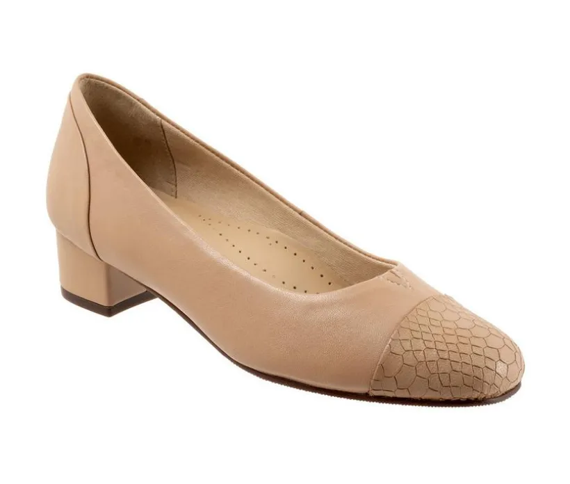 Women's Trotters Daisy Pumps