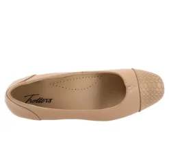 Women's Trotters Daisy Pumps