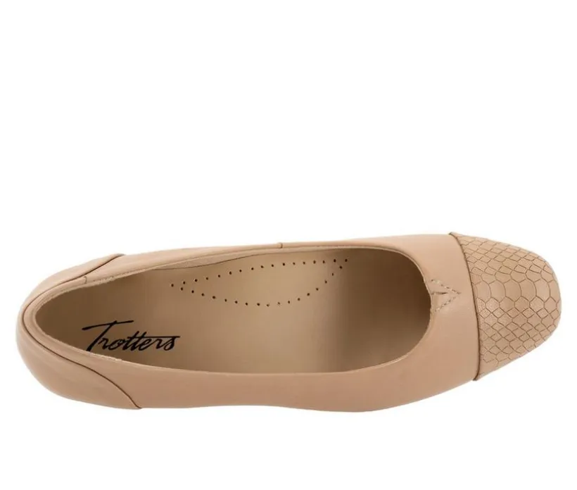 Women's Trotters Daisy Pumps