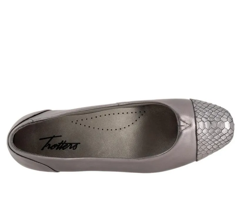 Women's Trotters Daisy Pumps