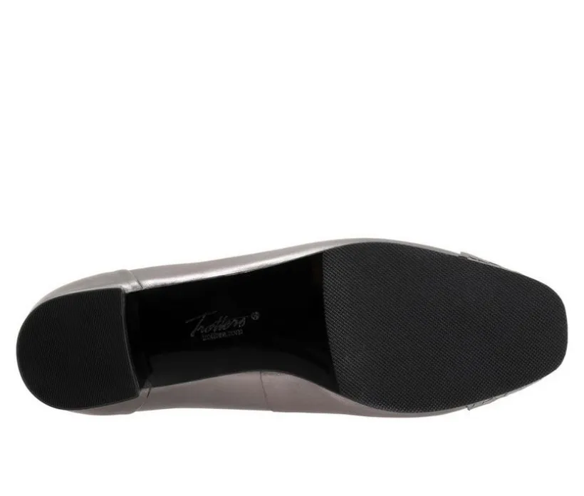 Women's Trotters Daisy Pumps