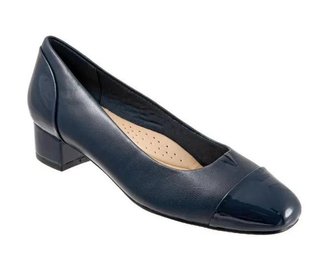 Women's Trotters Daisy Pumps