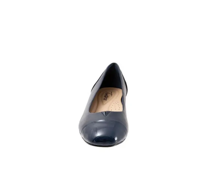 Women's Trotters Daisy Pumps