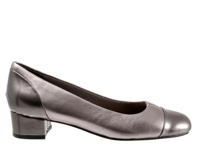 Women's Trotters Daisy Pumps