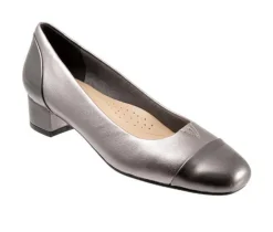 Women's Trotters Daisy Pumps