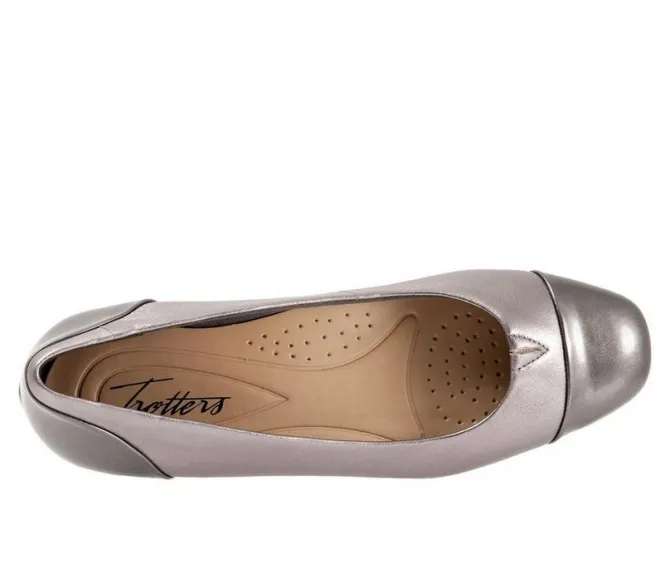 Women's Trotters Daisy Pumps