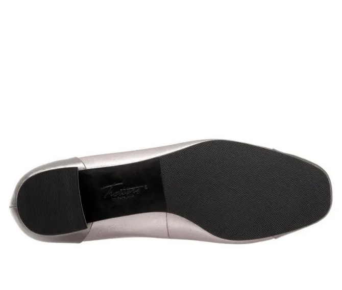 Women's Trotters Daisy Pumps