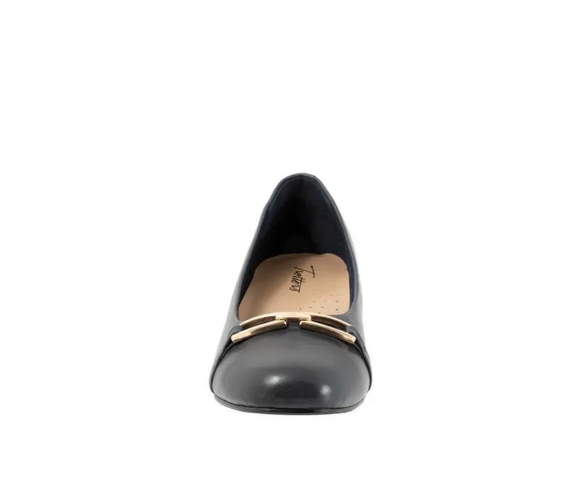Women's Trotters Dakota Pumps