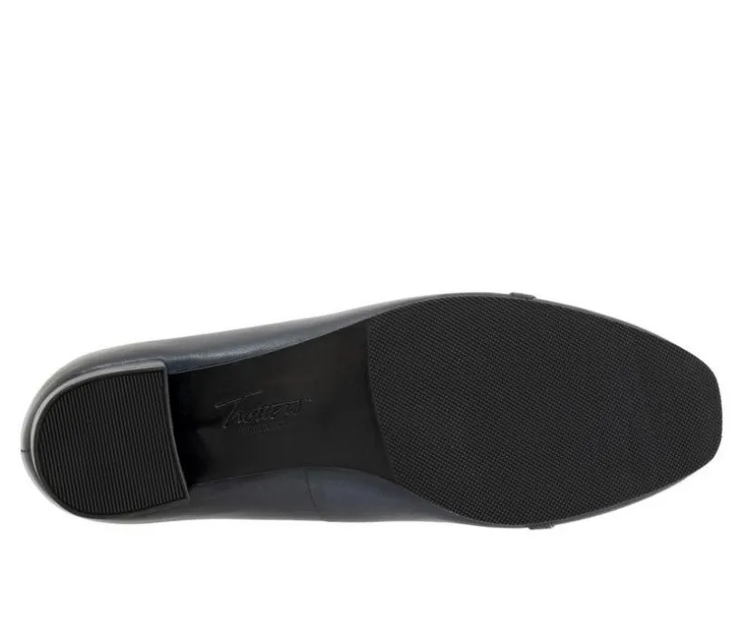 Women's Trotters Dakota Pumps