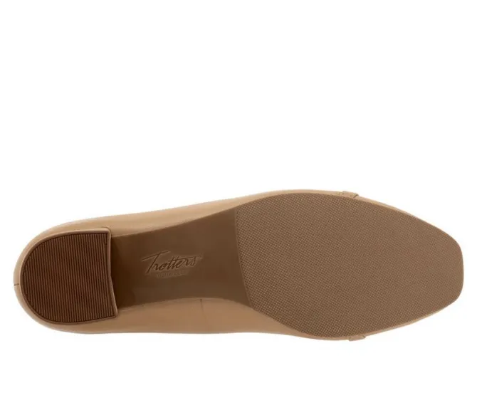 Women's Trotters Dakota Pumps