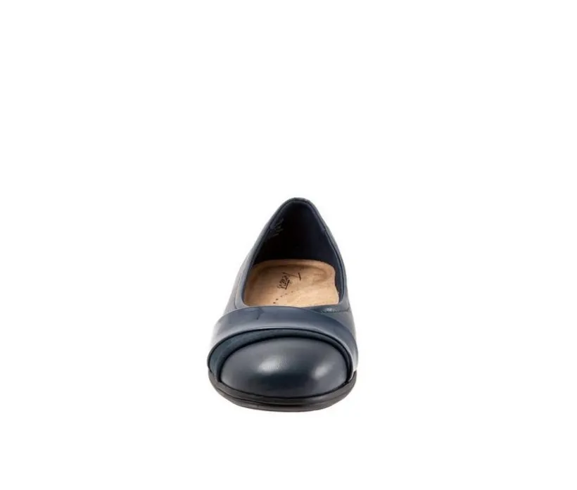 Women's Trotters Danni Flats