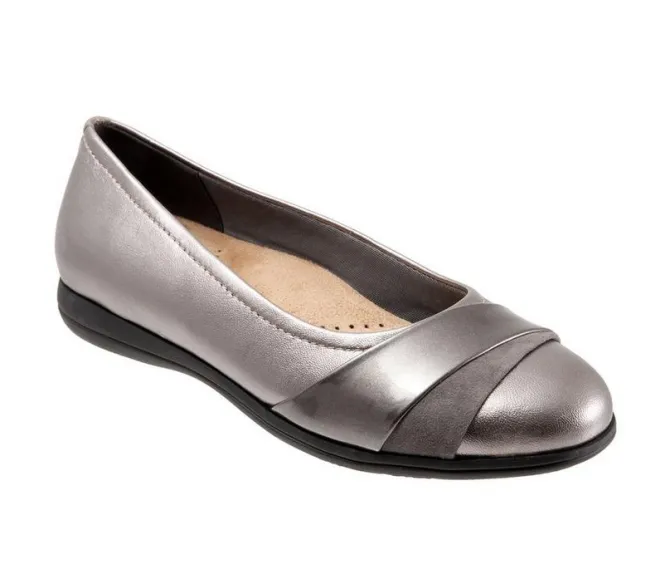Women's Trotters Danni Flats