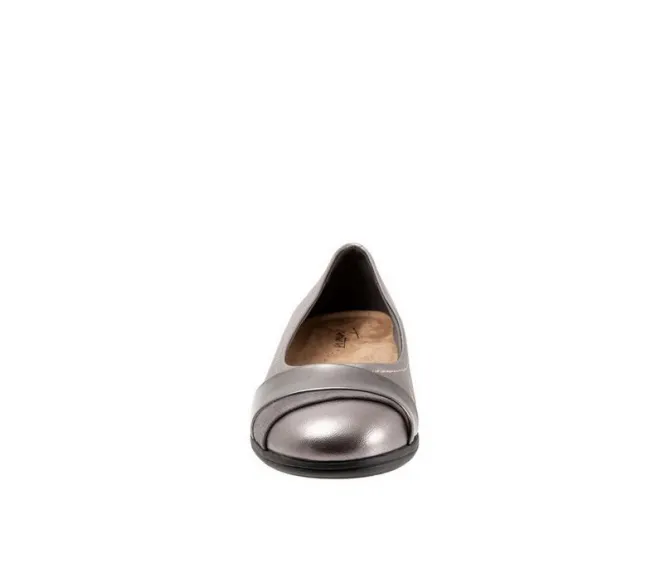 Women's Trotters Danni Flats
