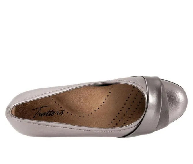 Women's Trotters Danni Flats