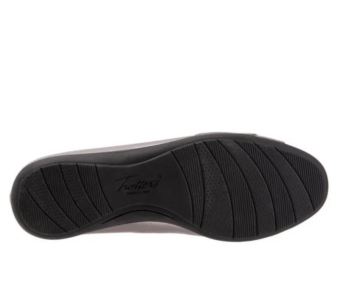 Women's Trotters Danni Flats