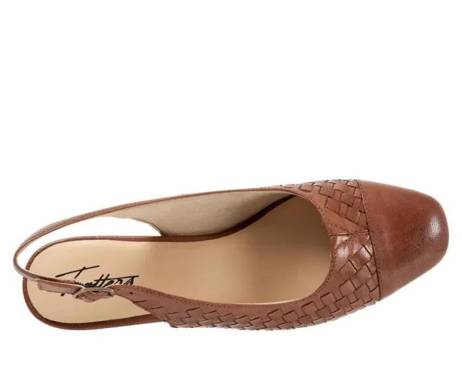 Women's Trotters Dea Woven Slingback Pumps