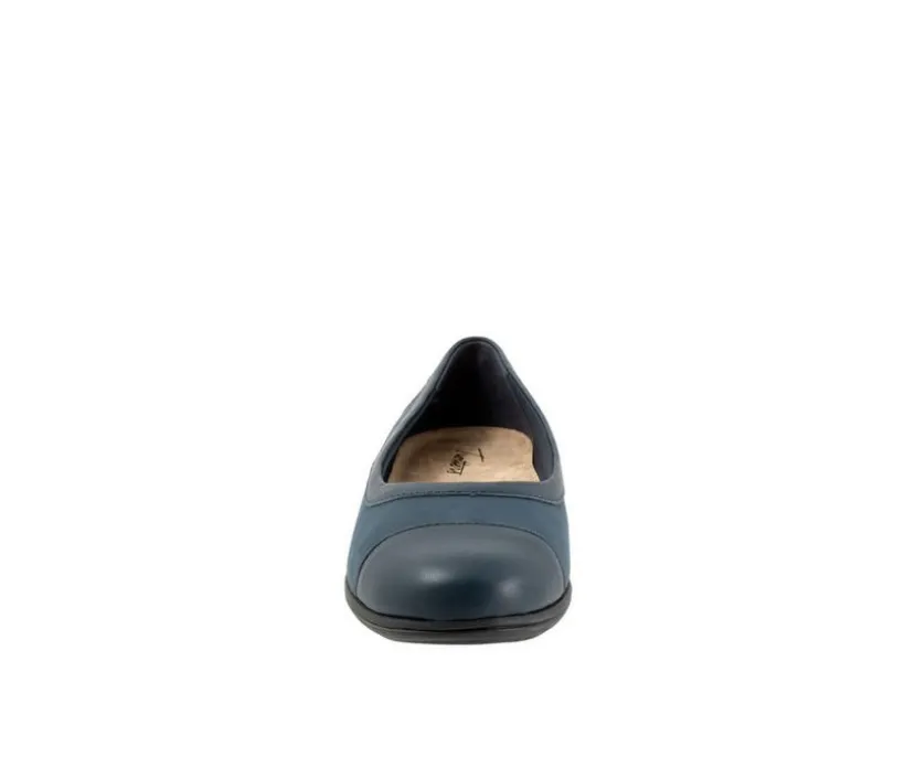 Women's Trotters Delmara Flats