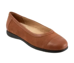 Women's Trotters Delmara Flats