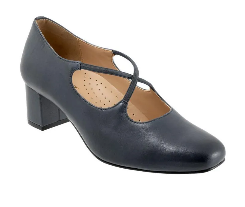 Women's Trotters Demi Pumps