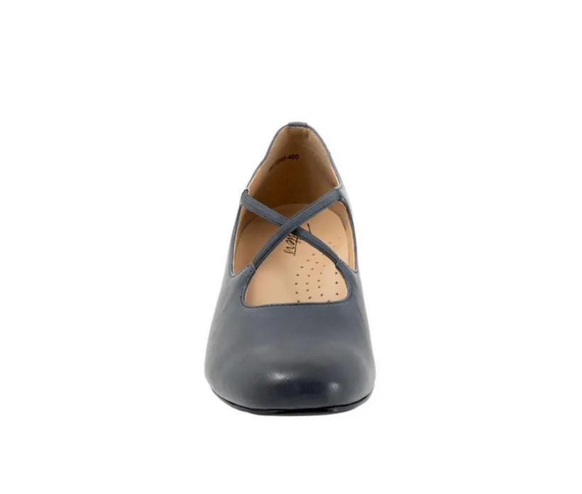 Women's Trotters Demi Pumps