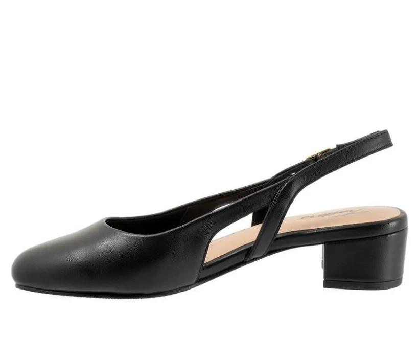Women's Trotters Dottie Pumps