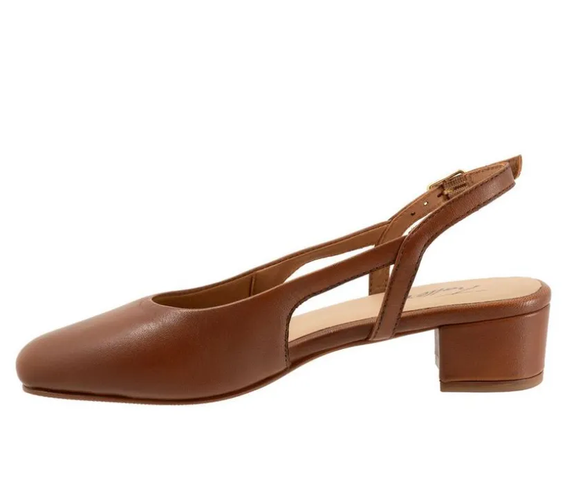Women's Trotters Dottie Pumps
