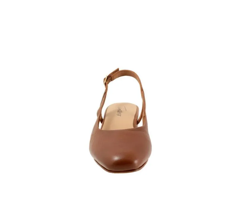 Women's Trotters Dottie Pumps