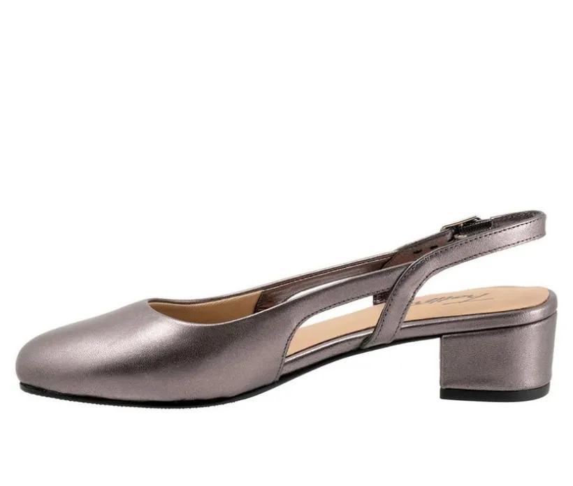 Women's Trotters Dottie Pumps